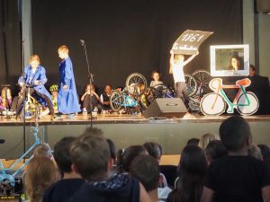 A bicylcette - Ecole de Reymure (Vif)