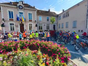 Convergence vélo photo devant la mairie de Vif